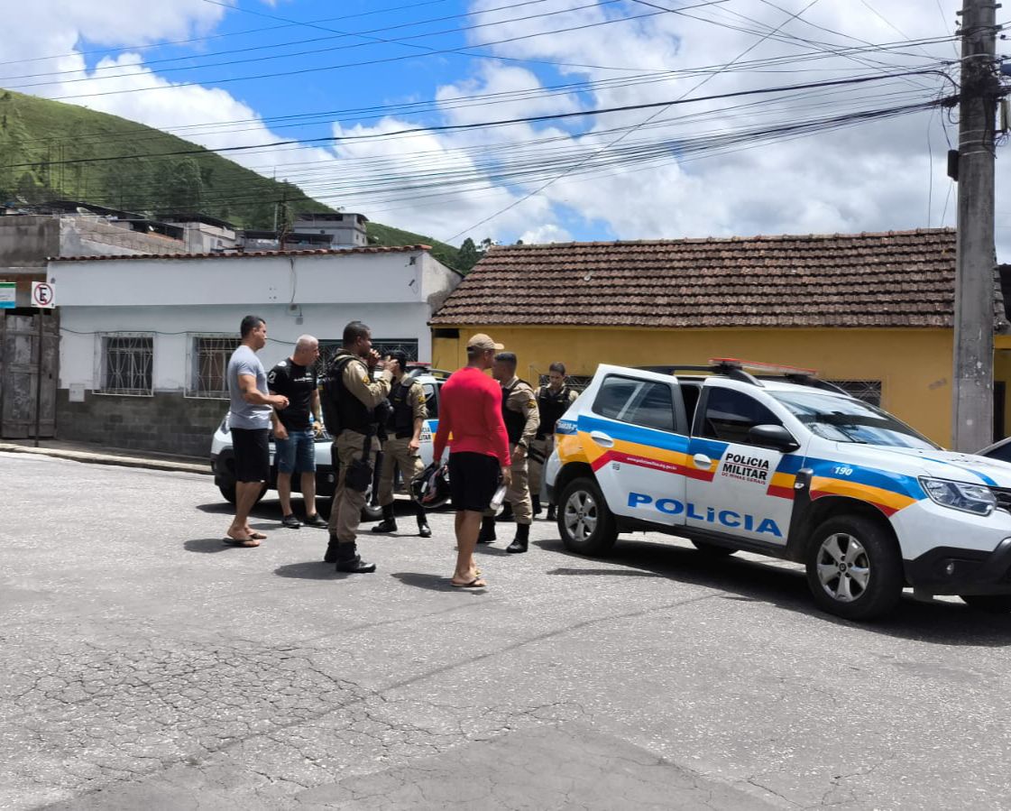 Direção perigosa: ocorrência acaba com apreensão de dois menores e prisão de duas pessoas no Bairro São Sebastião